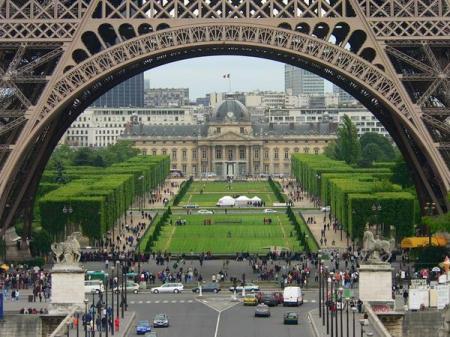 tour-eiffel-champs-de-mars[1]